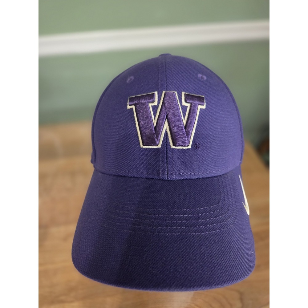 University of Washington Huskies Nike Legacy91 Dri-Fit Adjustable Hat Cap